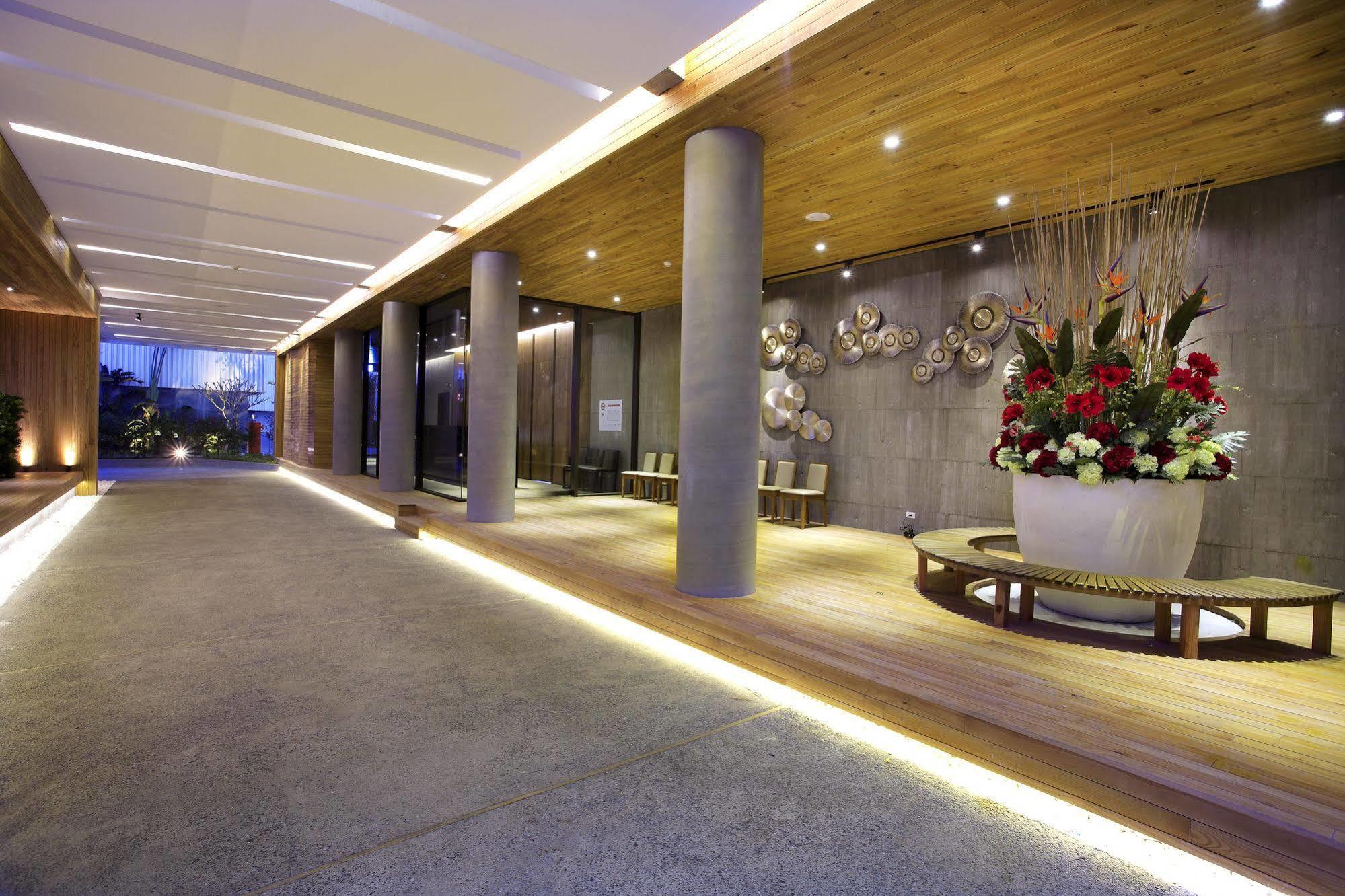 H Villa Inn Tainan Esterno foto