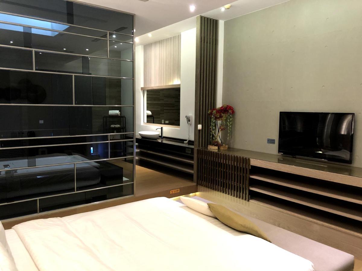 H Villa Inn Tainan Esterno foto