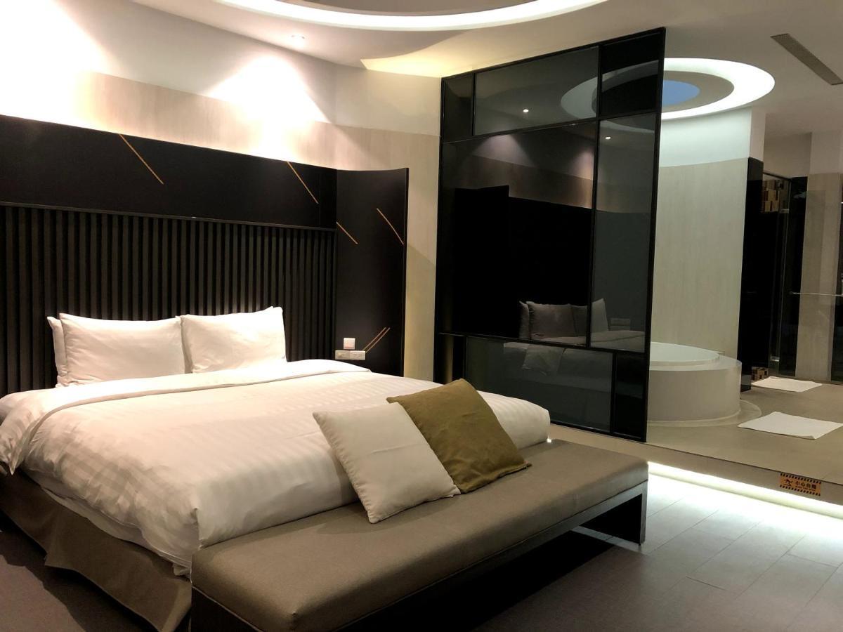 H Villa Inn Tainan Esterno foto